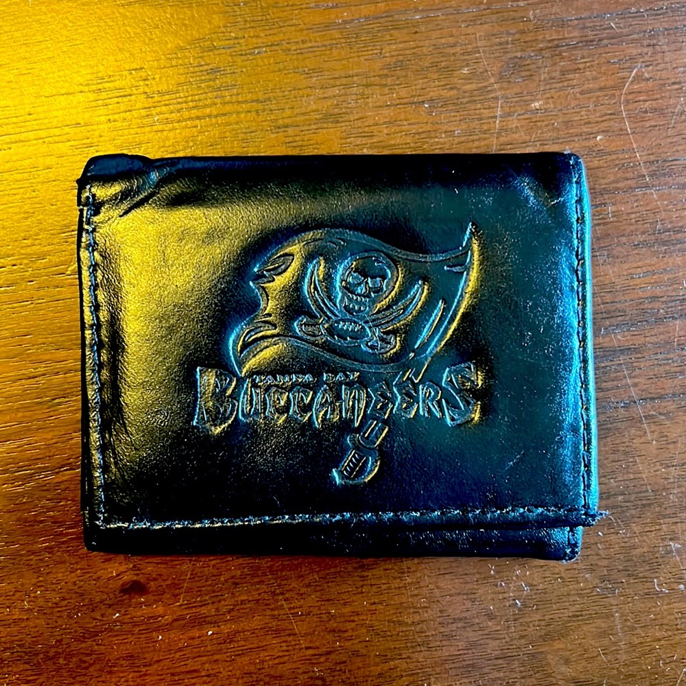 Tampa Bay Buccaneers genuine leather wallet